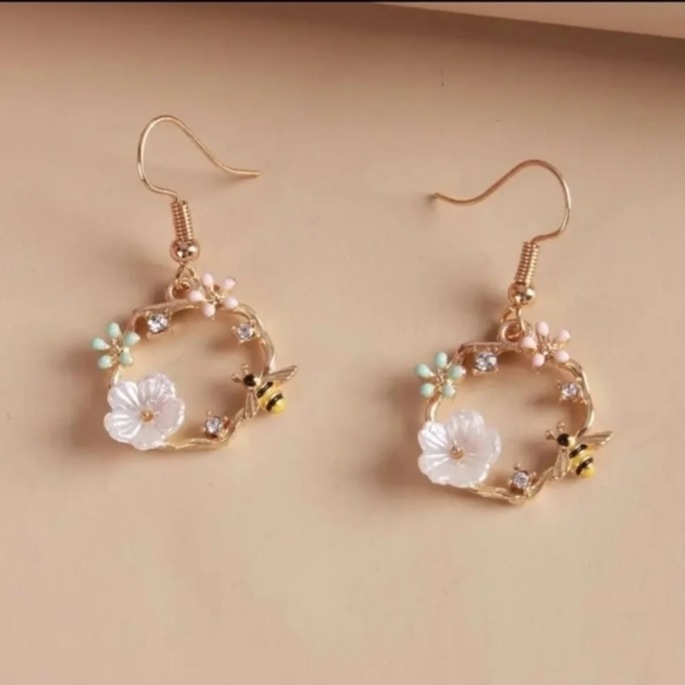 14K Gold Plated Bee Flower Dangle Earrings‎ with Pink Pearl's and Cubic Zirconia
